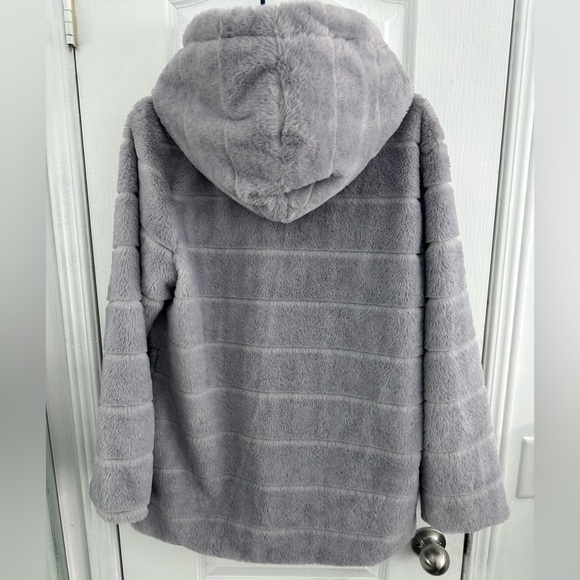 FAUX FUR JACKET Shein - Picture 3 of 4